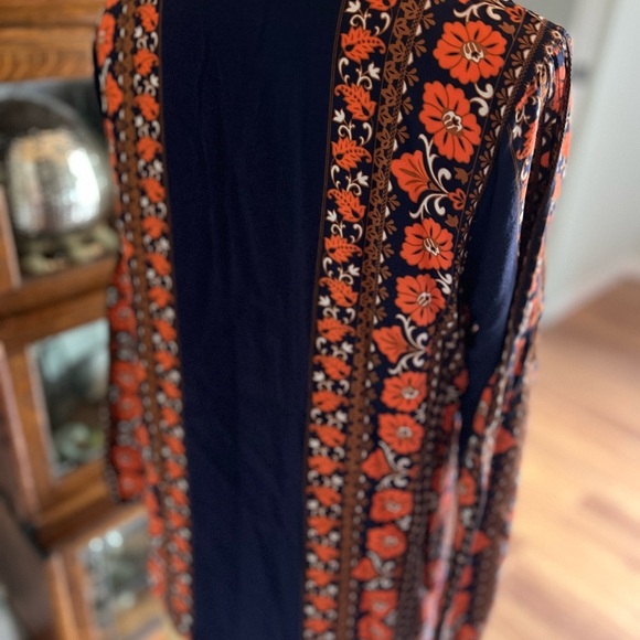 Matilda Jane navy blouse with coral flowers size medium - Picture 6 of 7